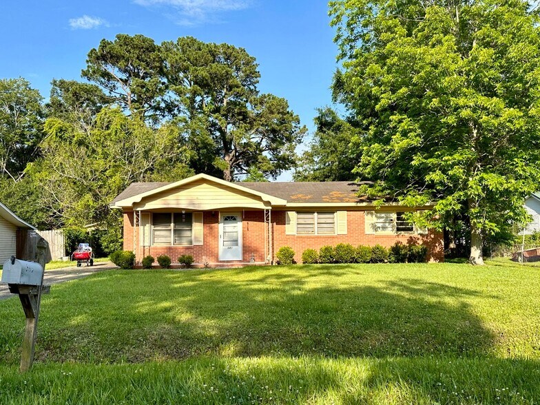 More Photos Of 1141 Bonnie Ln, Mount Pleasant Apartments For Sale