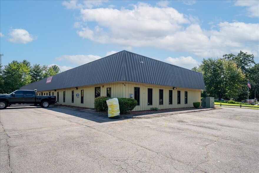 More Photos Of 31 Saint Jacques Ave, Agawam Service For Lease