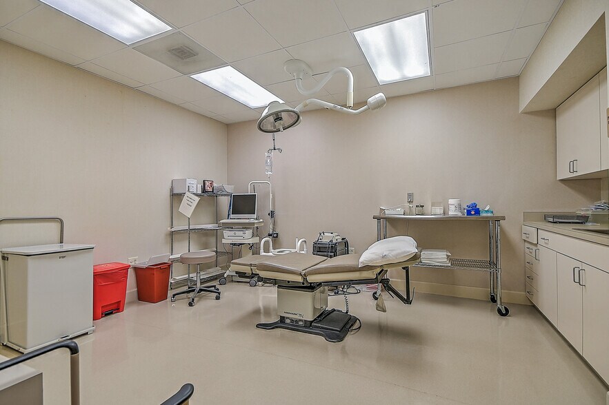 More Photos Of 822 Broad St, Kingsport Medical For Sale