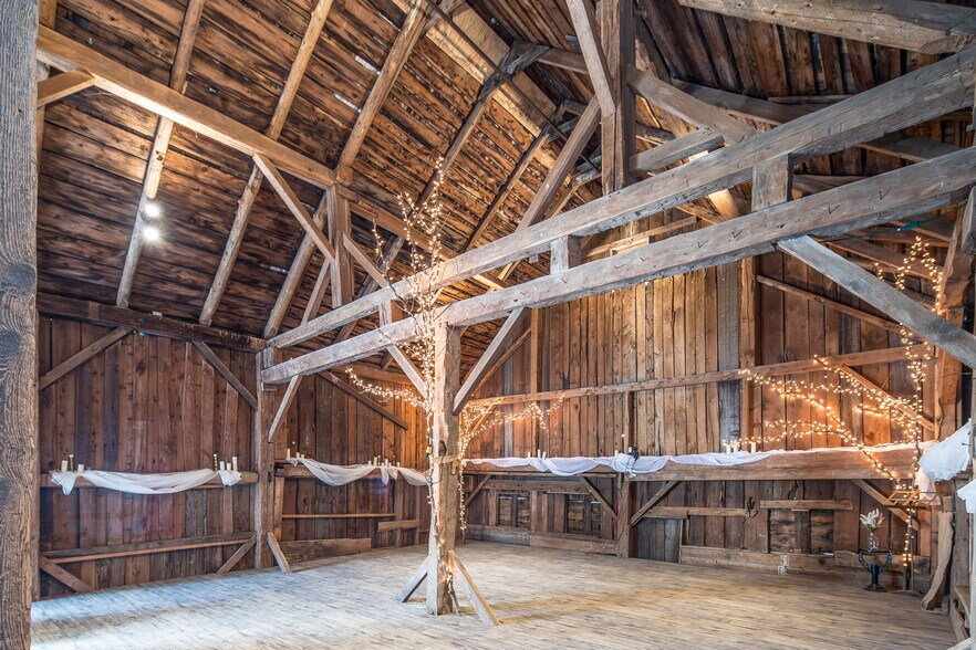 More Photos Of 54 Red Clover Ln, Mendon Hotel For Sale