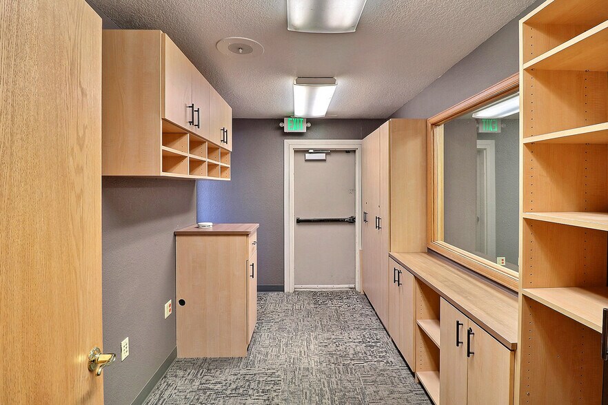 More Photos Of 1616 2nd Ave, Greeley Service For Lease