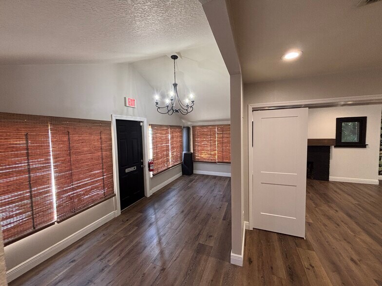 More Photos Of 2419 Manatee Ave, Bradenton Freestanding For Sale
