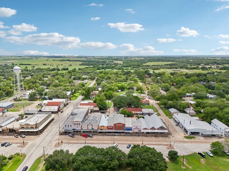 More Photos Of 113 N Main St, Moulton Bar For Sale