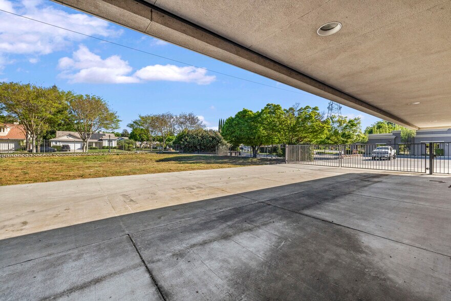 More Photos Of 3404 Shadowbrook Dr, Stockton Storefront Retail Office For Lease