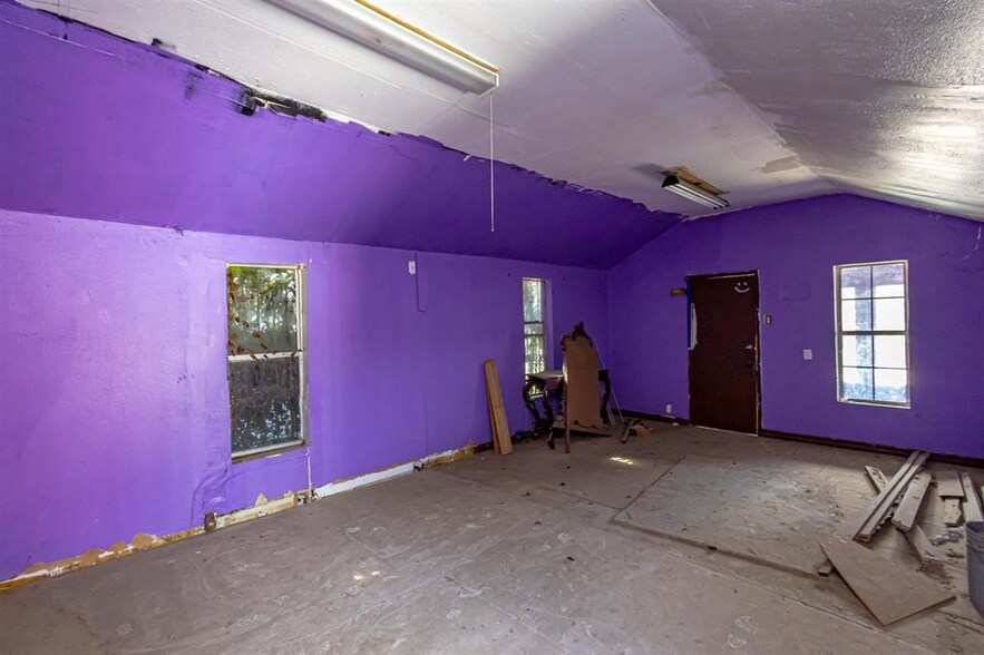 More Photos Of 1801 San Bernardo Ave, Laredo General Retail For Sale