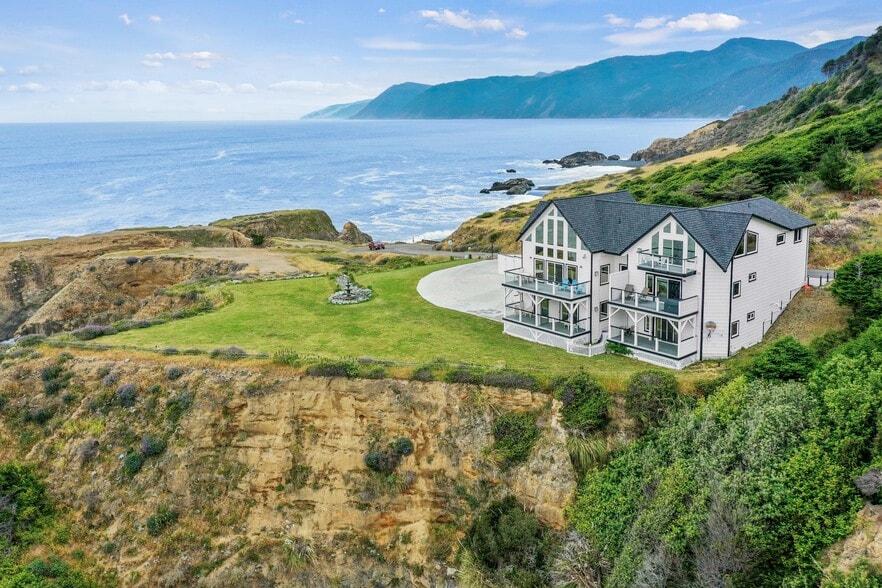 More Photos Of 266 Dolphin Dr, Whitethorn Hotel For Sale