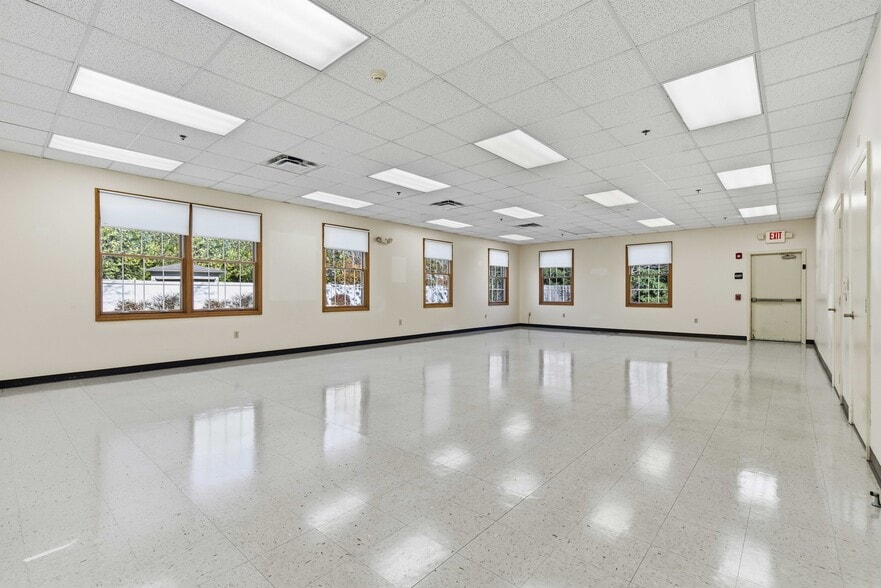 More Photos Of 86 Coraopolis Rd, Coraopolis Daycare Center For Lease
