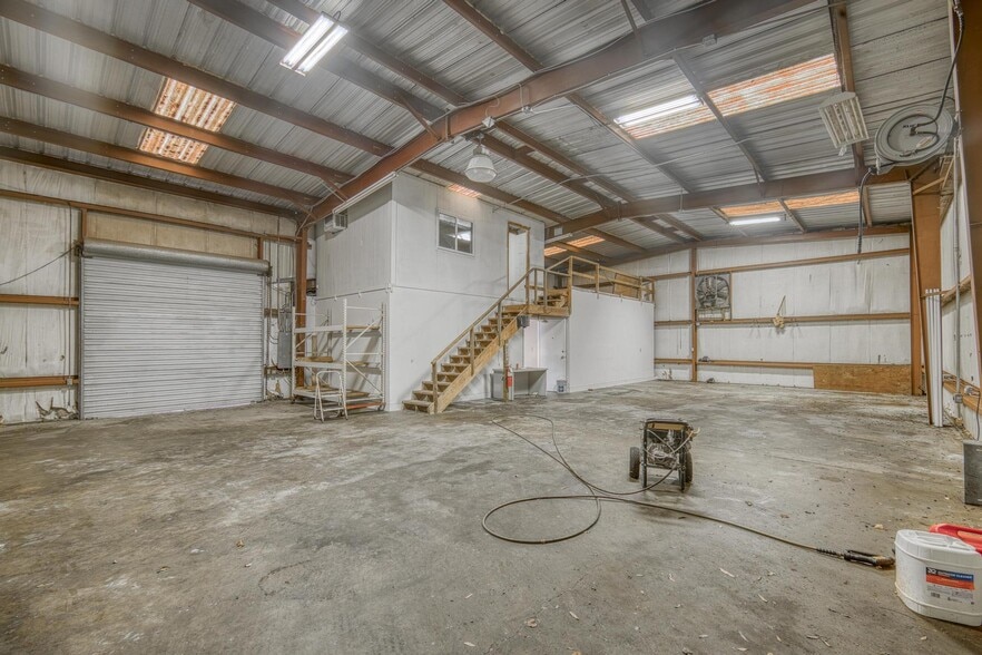 More Photos Of 1014 Creighton Rd, Pensacola Flex For Lease