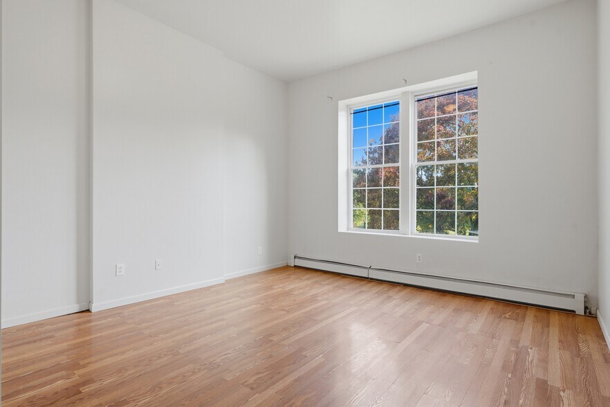More Photos Of 10 Eastman Ter, Poughkeepsie Apartments For Sale