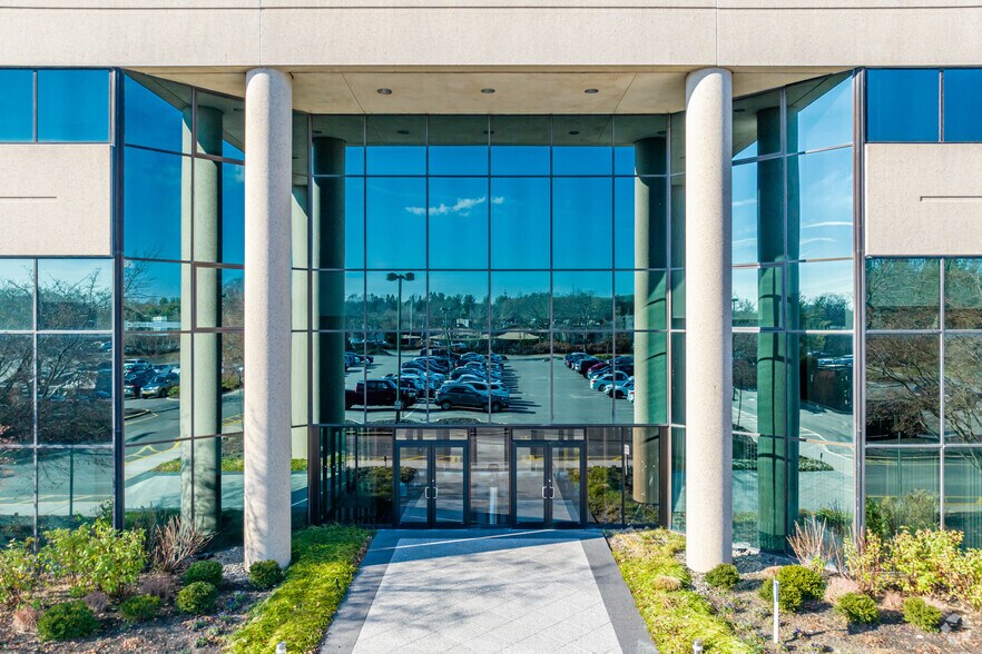 More Photos Of 1000 Woodbury Rd, Woodbury Office For Lease