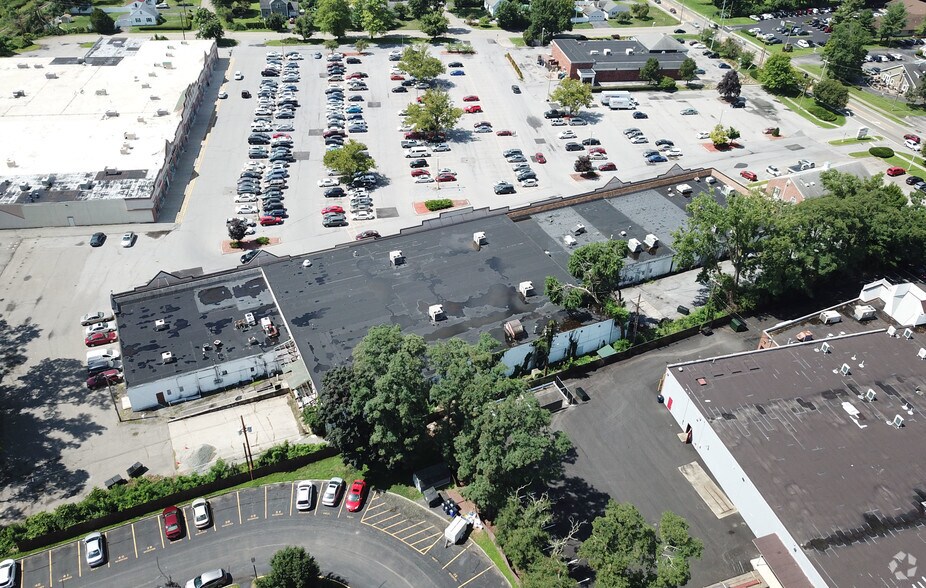 More Photos Of 982-986 Main St, Fishkill Unknown For Lease