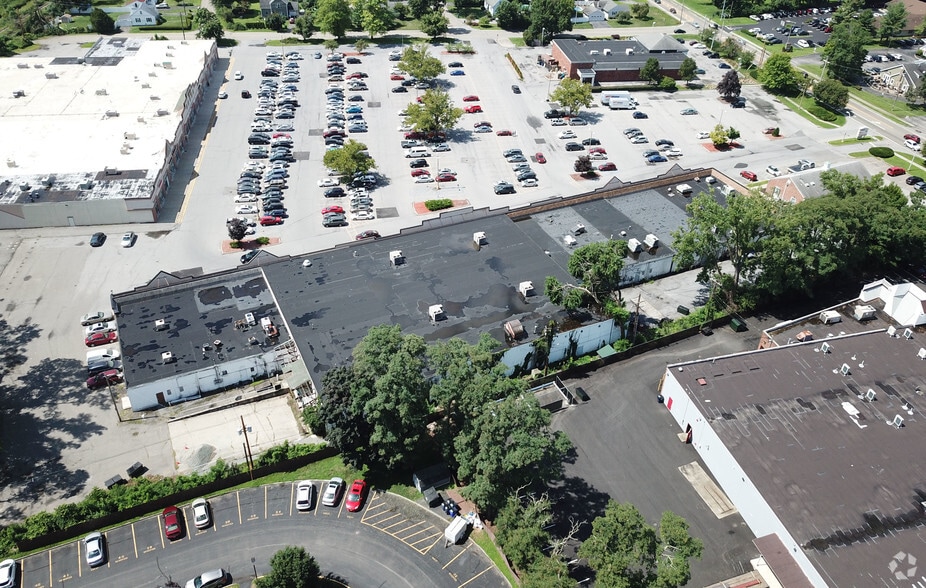 More Photos Of 986 Main St, Fishkill Freestanding For Lease