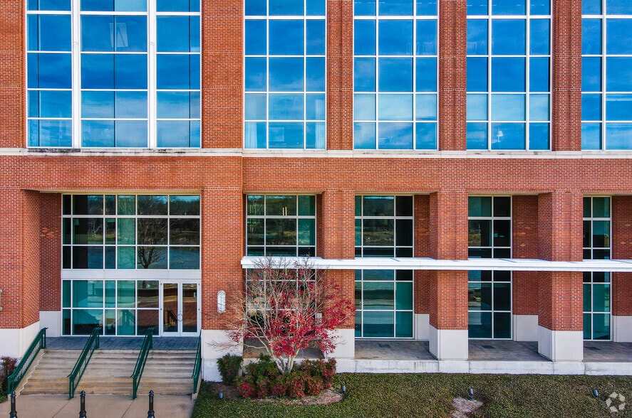 More Photos Of 1111 Bay Ave, Columbus Office For Lease