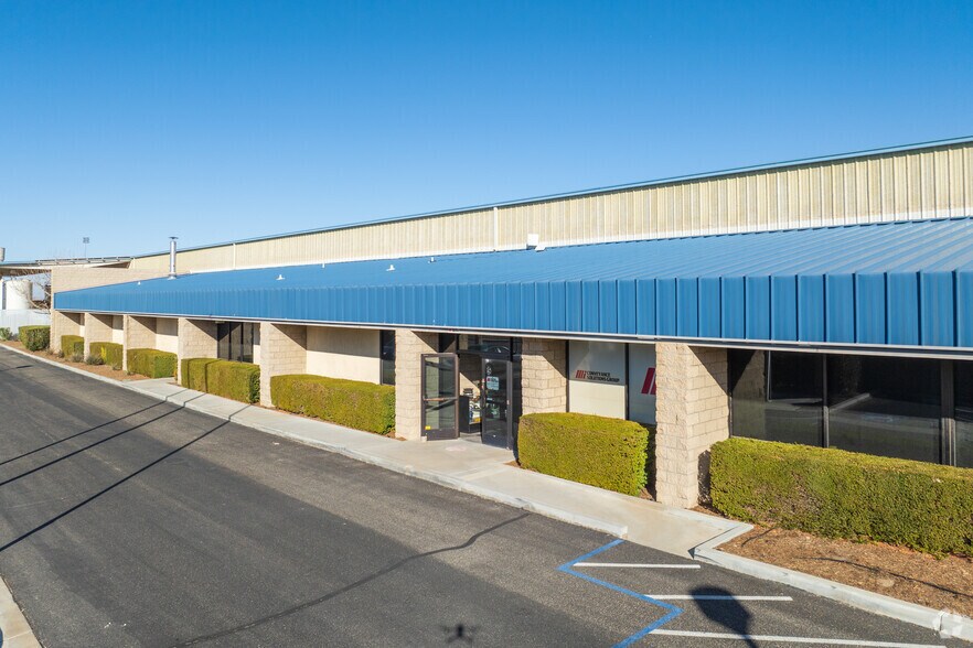 More Photos Of 13290 Sabre Blvd, Victorville Manufacturing For Sale