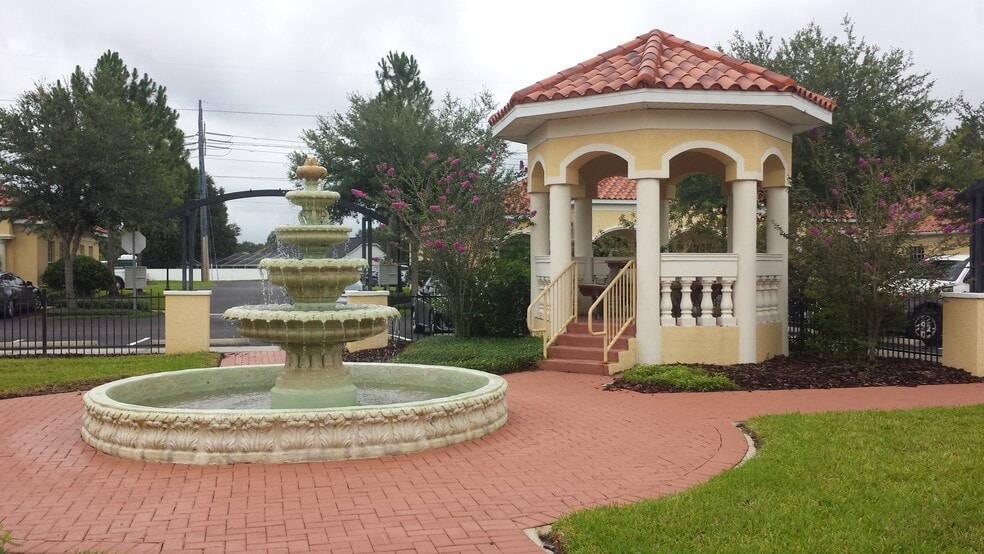 More Photos Of 11904-11906 Boyette Rd, Riverview Medical For Lease