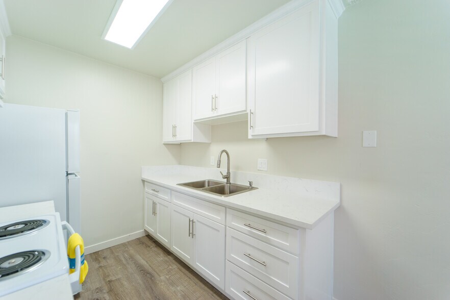 More Photos Of 12430 Oak Knoll Rd, Poway Apartments For Sale