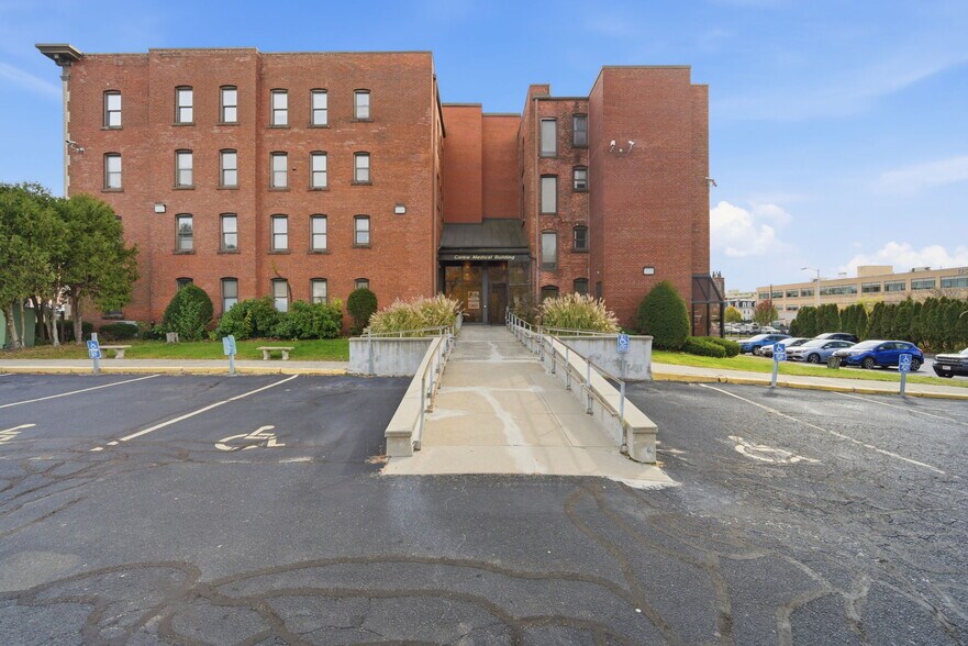 More Photos Of 222 Carew St, Springfield Medical For Lease