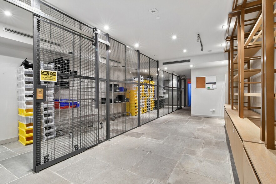 More Photos Of 242 E 58th St, New York Storefront Retail Residential For Lease