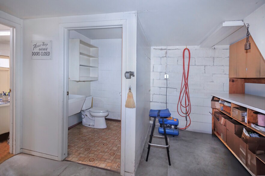 More Photos Of 1093 Montgomery Ave, San Bruno Service For Sale