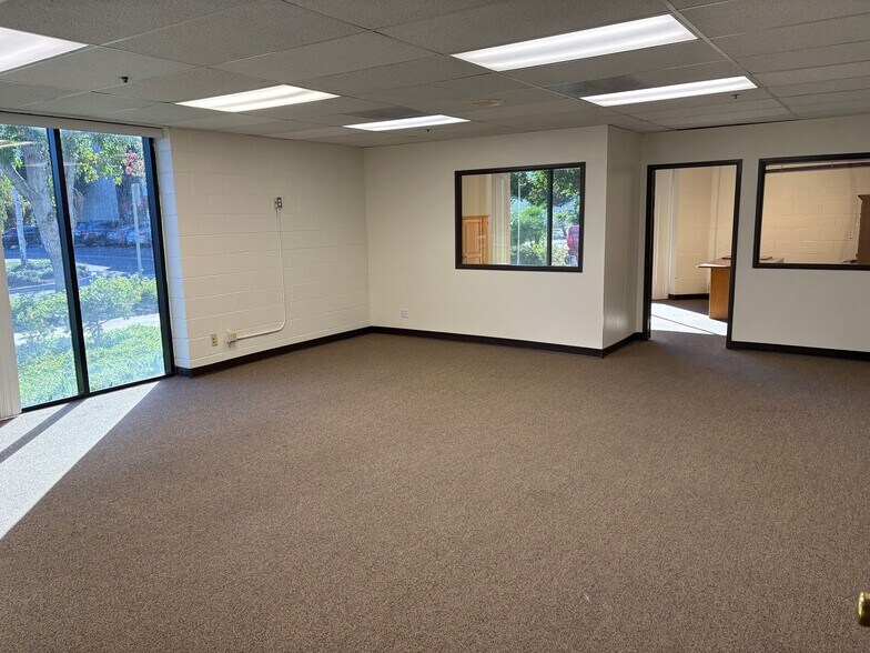 More Photos Of 5450 Tech Cr, Moorpark Manufacturing For Lease