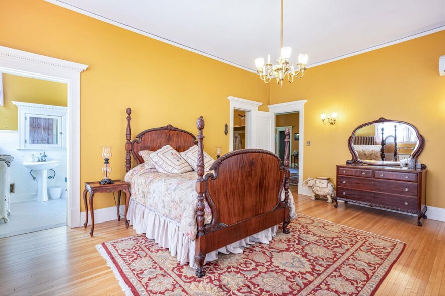 More Photos Of 623 Broadway St, Baraboo Specialty For Sale