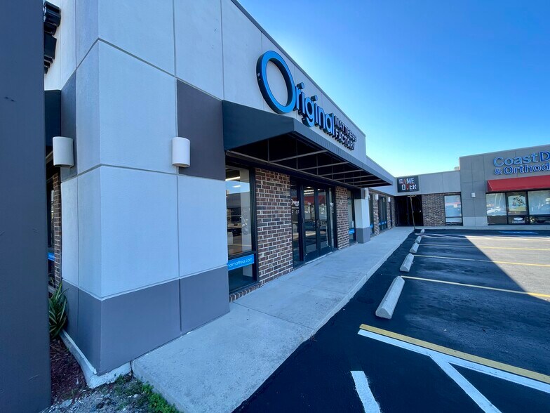 More Photos Of 2119 W Brandon Blvd, Brandon Storefront Retail Office For Lease