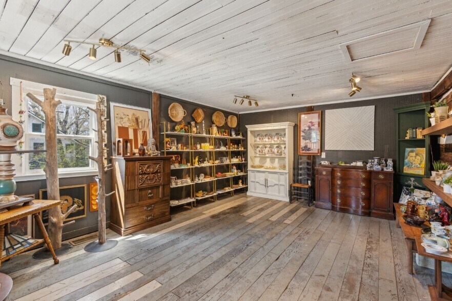 More Photos Of 1760 Fairview Blvd, Fairview General Retail For Sale