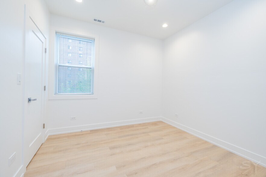 More Photos Of 6050 Eberhart ave, Chicago Apartments For Sale