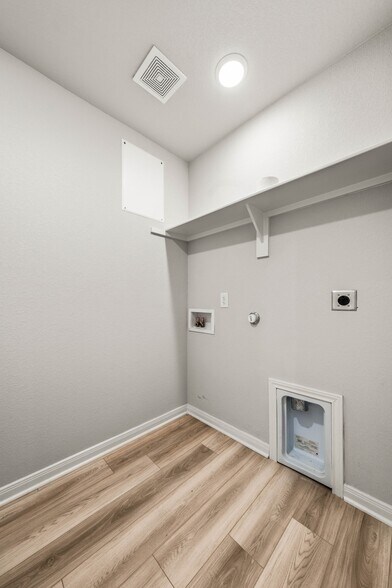 More Photos Of 4020 Centerfire, Waco Apartments For Sale