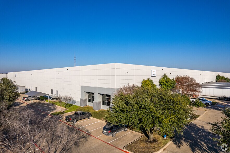 Primary Photo Of 4009 Distribution Dr, Garland Warehouse For Lease