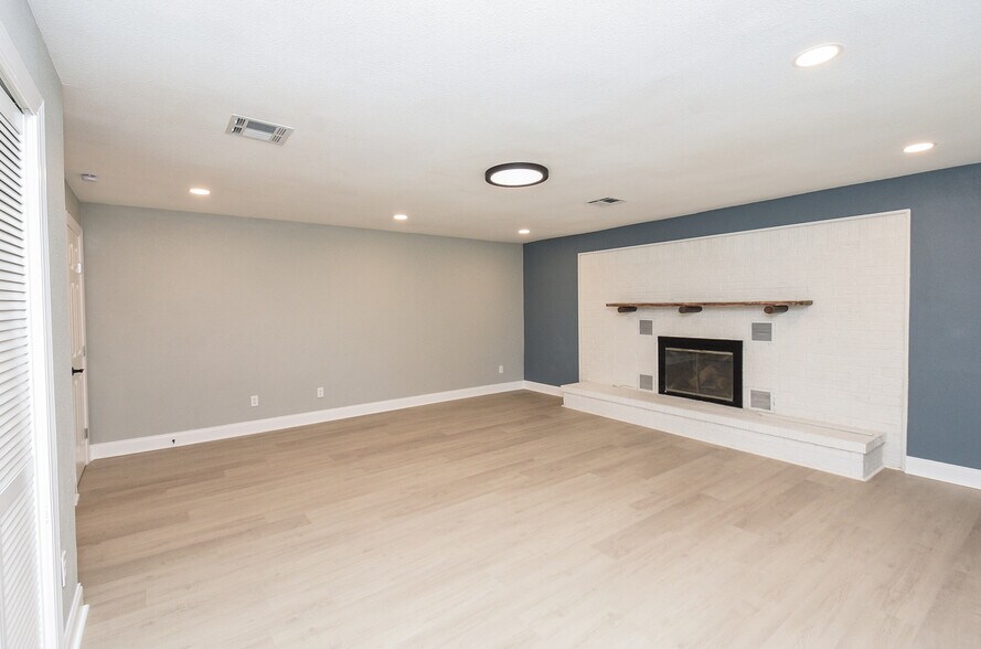 More Photos Of 19022 Old Mueschke Rd, Tomball Medical For Lease