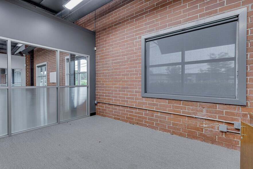 More Photos Of 211 N Pleasantburg Dr, Greenville Light Manufacturing For Sale