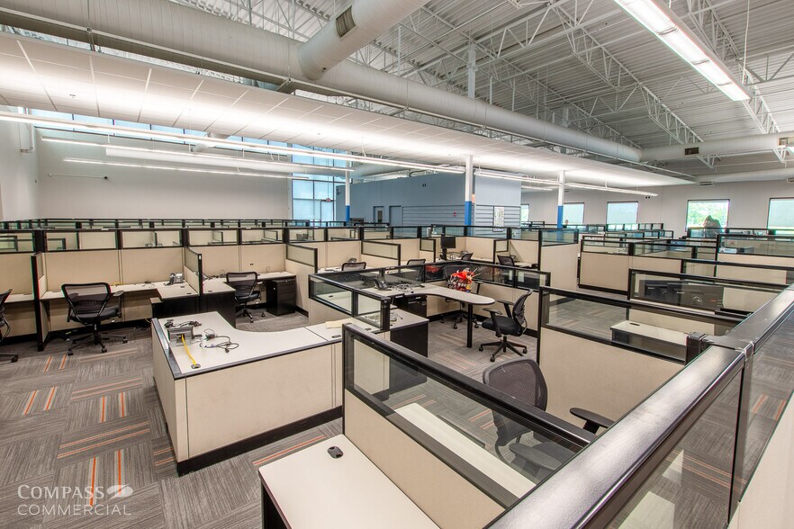 More Photos Of 2999 SW 6th St, Redmond Office For Lease