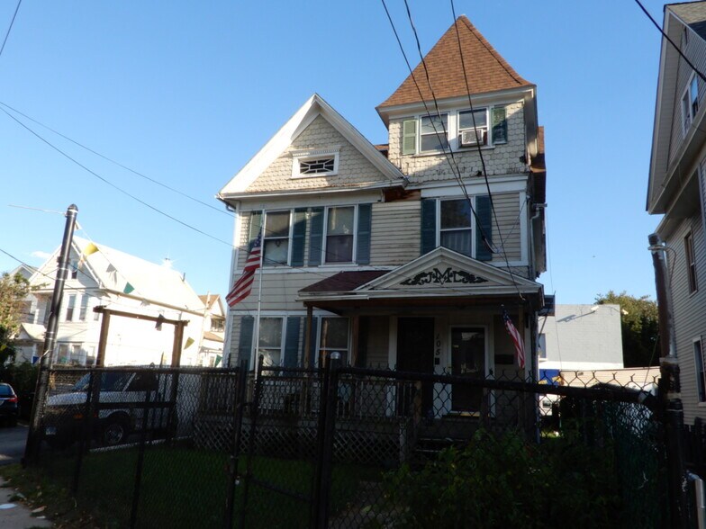 More Photos Of 105 Wood Ave, Bridgeport Light Manufacturing For Sale