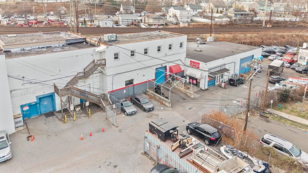 More Photos Of 914 E Main St, Stamford Warehouse For Sale