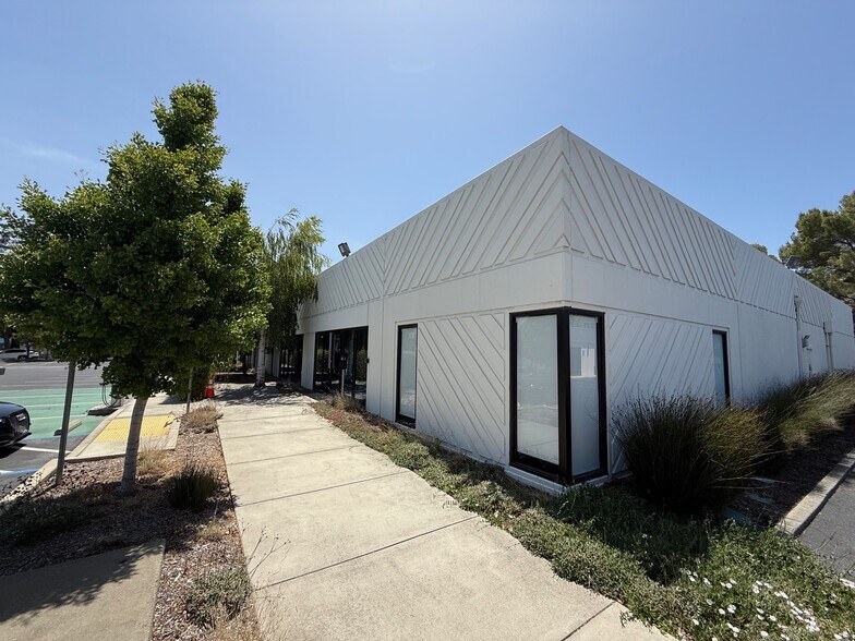 More Photos Of 10161-10181 Bubb Rd, Cupertino Research And Development For Lease