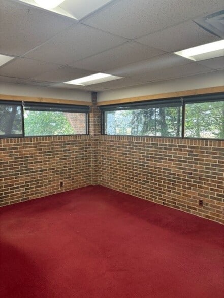 More Photos Of 33900 Schoolcraft Rd, Livonia Serviced Offices For Lease