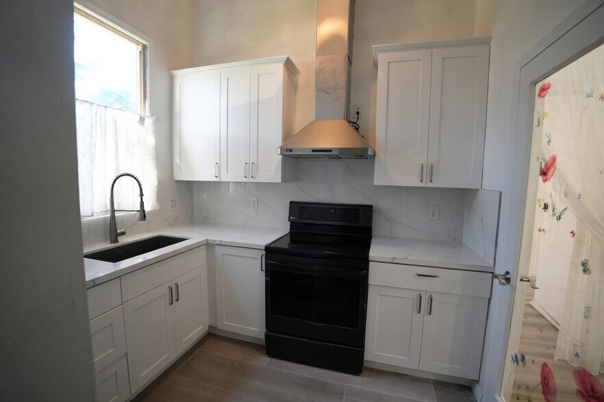 More Photos Of 496 6th St, Montara Office Residential For Sale