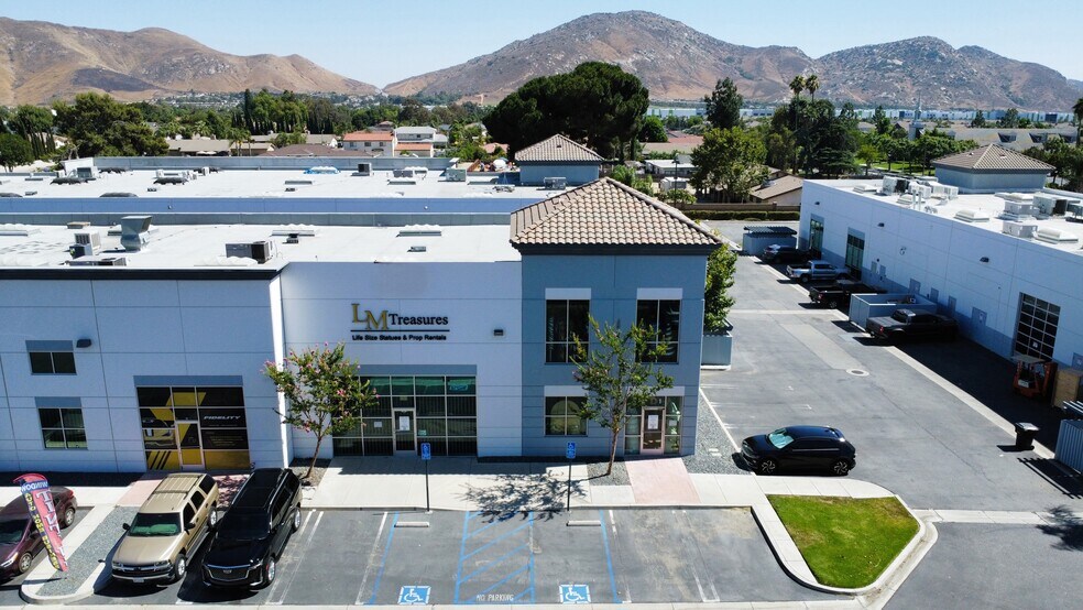 More Photos Of 10557 Juniper Ave, Fontana Warehouse For Lease
