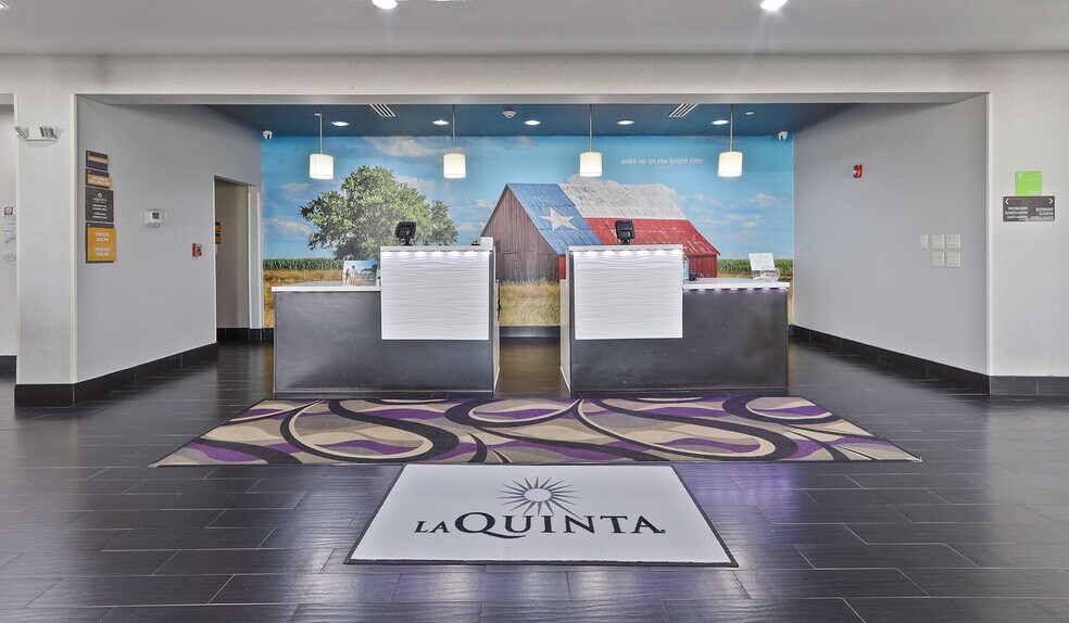 More Photos Of 203 E Highway 90, Luling Hotel For Sale