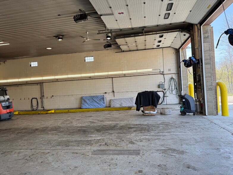 More Photos Of 4881 Pittsburgh Rd, Harrisville Light Distribution For Sale