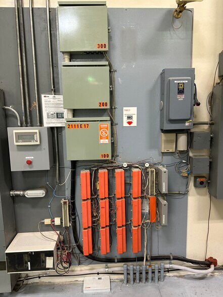 More Photos Of 2111 E 17th St, Des Moines Warehouse For Sale