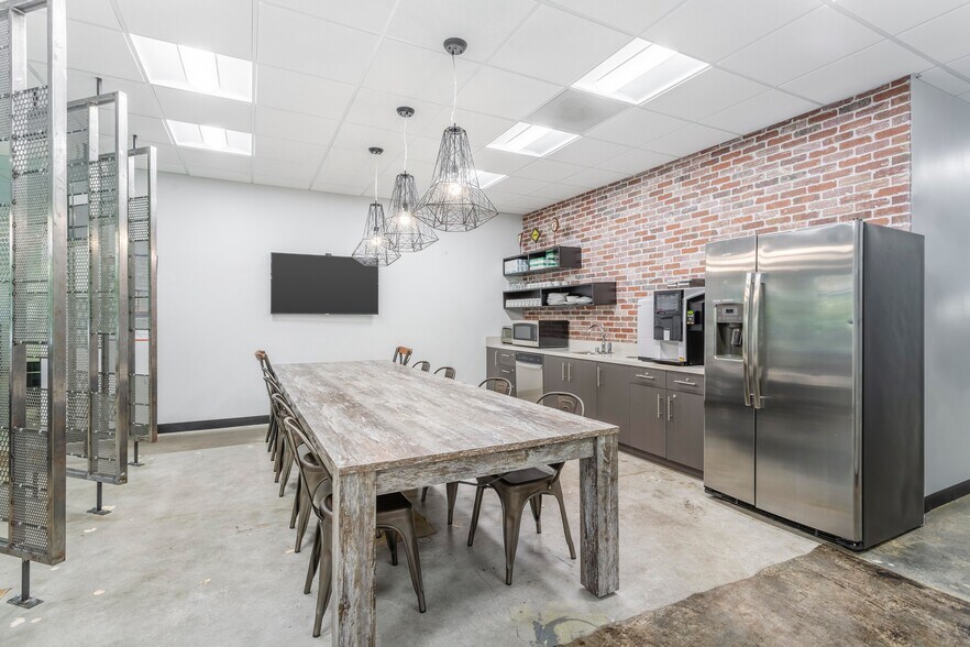 More Photos Of 2100 Geng Rd, Palo Alto Coworking Space