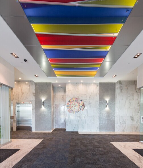 More Photos Of 1950 Rue Maurice-Gauvin, Laval Office For Lease