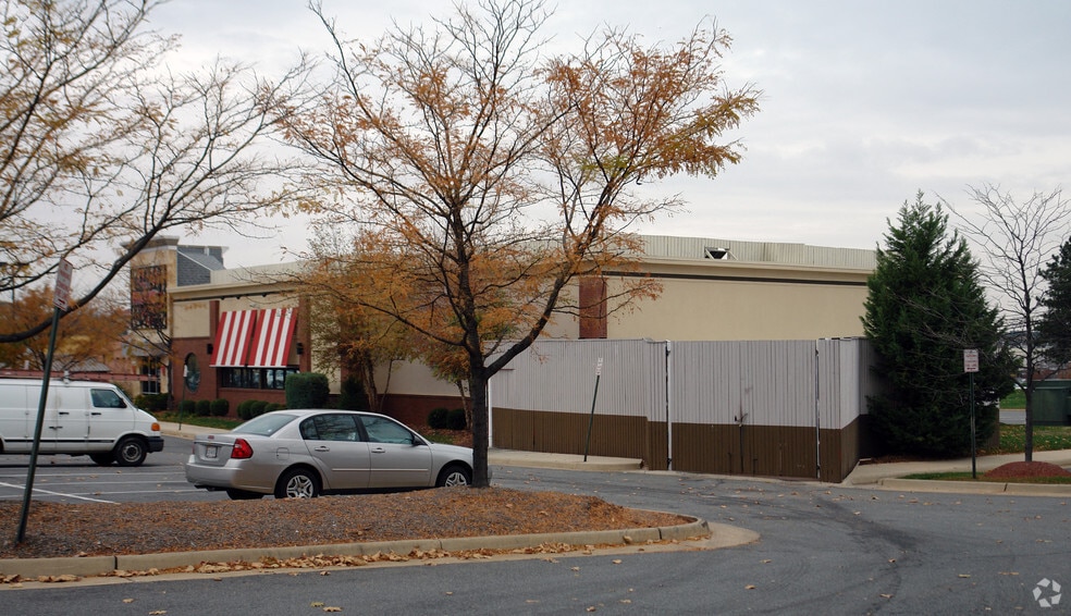 More Photos Of 45990 Waterview Plz, Sterling Restaurant For Lease