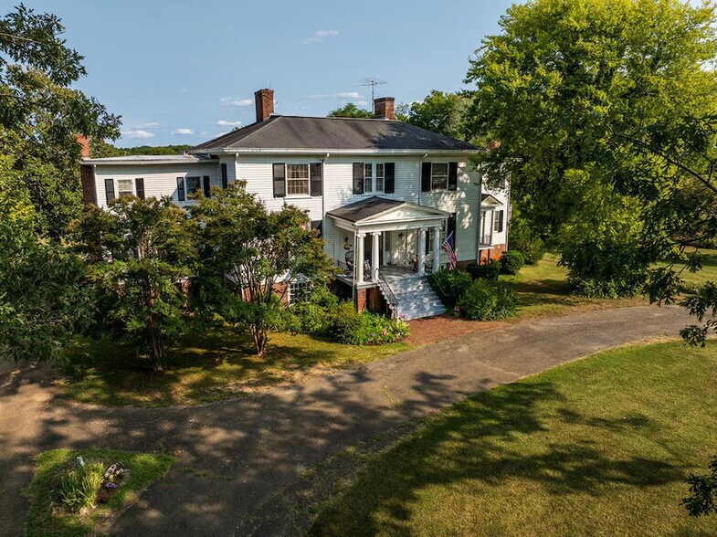 More Photos Of 850 Kinderton Rd, Clarksville Hospitality For Sale