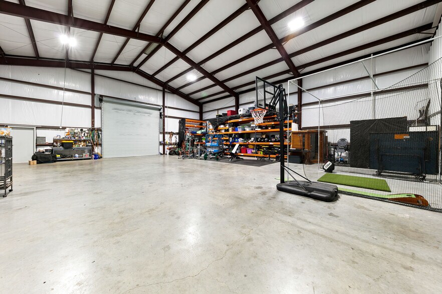 More Photos Of 10711 Hidden Lake Ln, Richmond Distribution For Sale