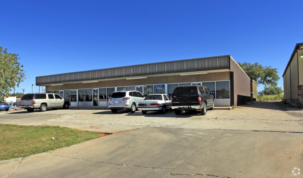 Primary Photo Of 3018-3030 Epperly Dr, Oklahoma City General Retail For Lease