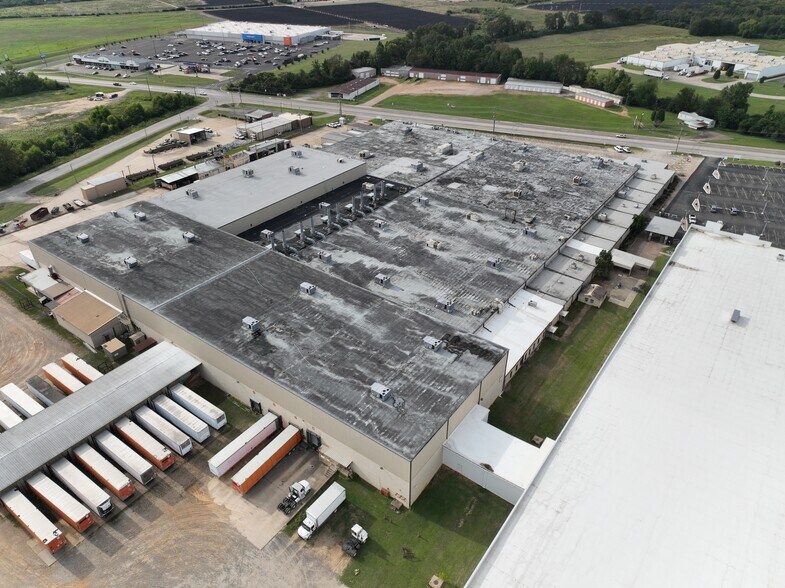 More Photos Of 1 Poulan Dr, Nashville Warehouse For Lease