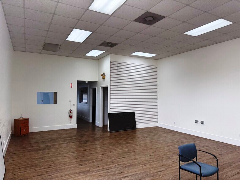 More Photos Of 23245 Harbor View Rd, Port Charlotte Warehouse For Lease